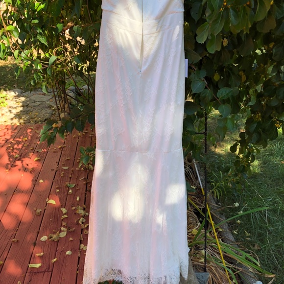 Lulus mermaid style wedding dress - Picture 4 of 12